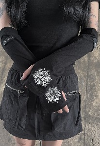 gothic design Warmer - Black